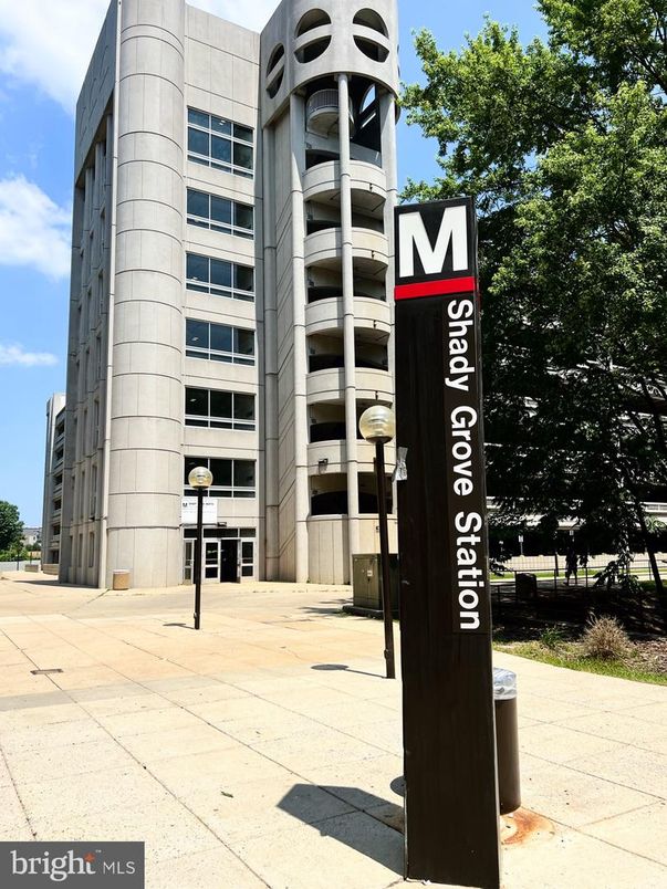 Exterior, Facade, Highrise
