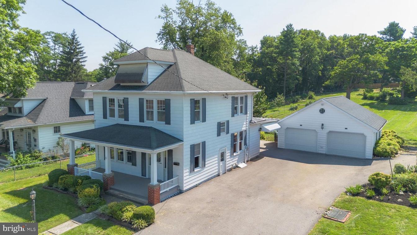 Attached, Detached Garage, Exterior, Facade, Solar Panels, Queen Anne Victorian