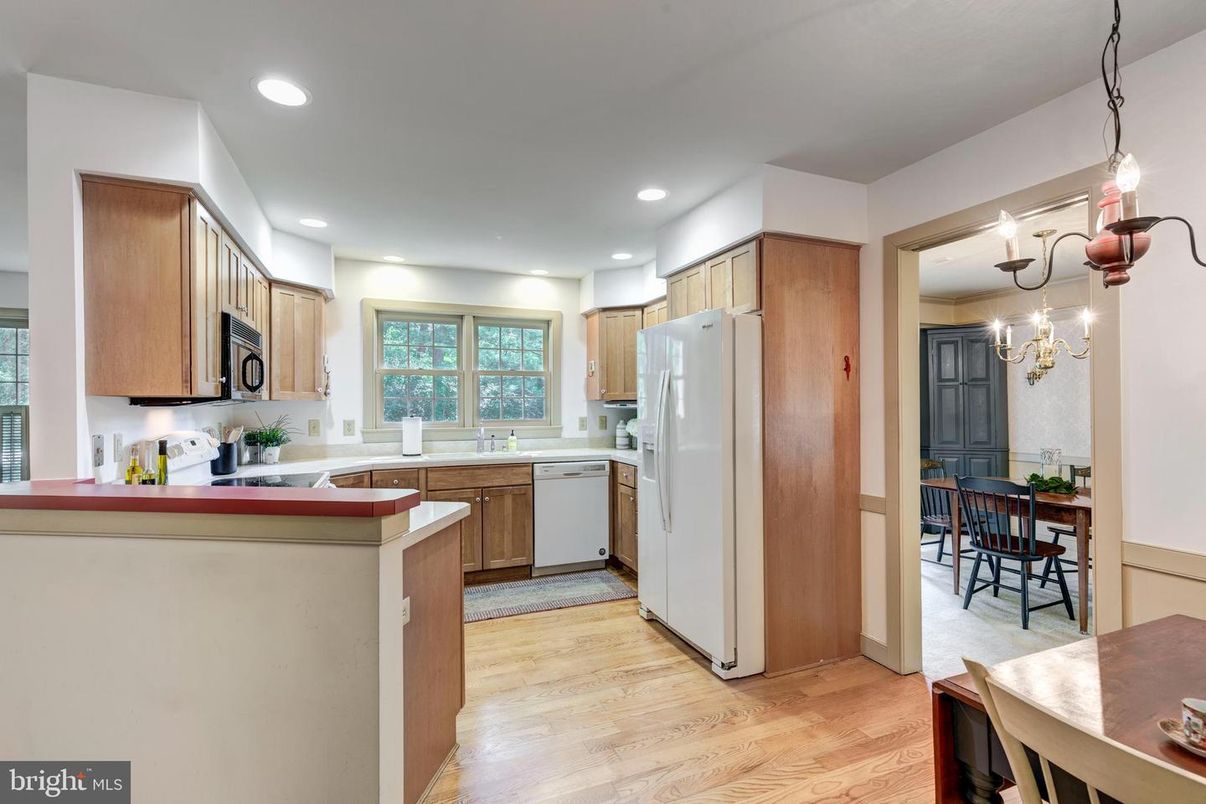 Chandelier, Dining room, Interior, Kitchen, Recessed Lighting, Wood Texture Flooring