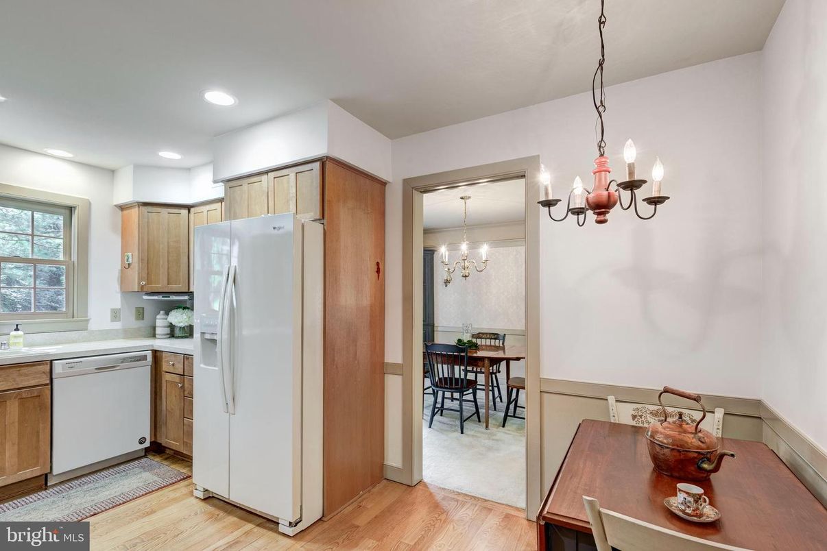 Chandelier, Dining room, Interior, Kitchen, Recessed Lighting, Wood Texture Flooring