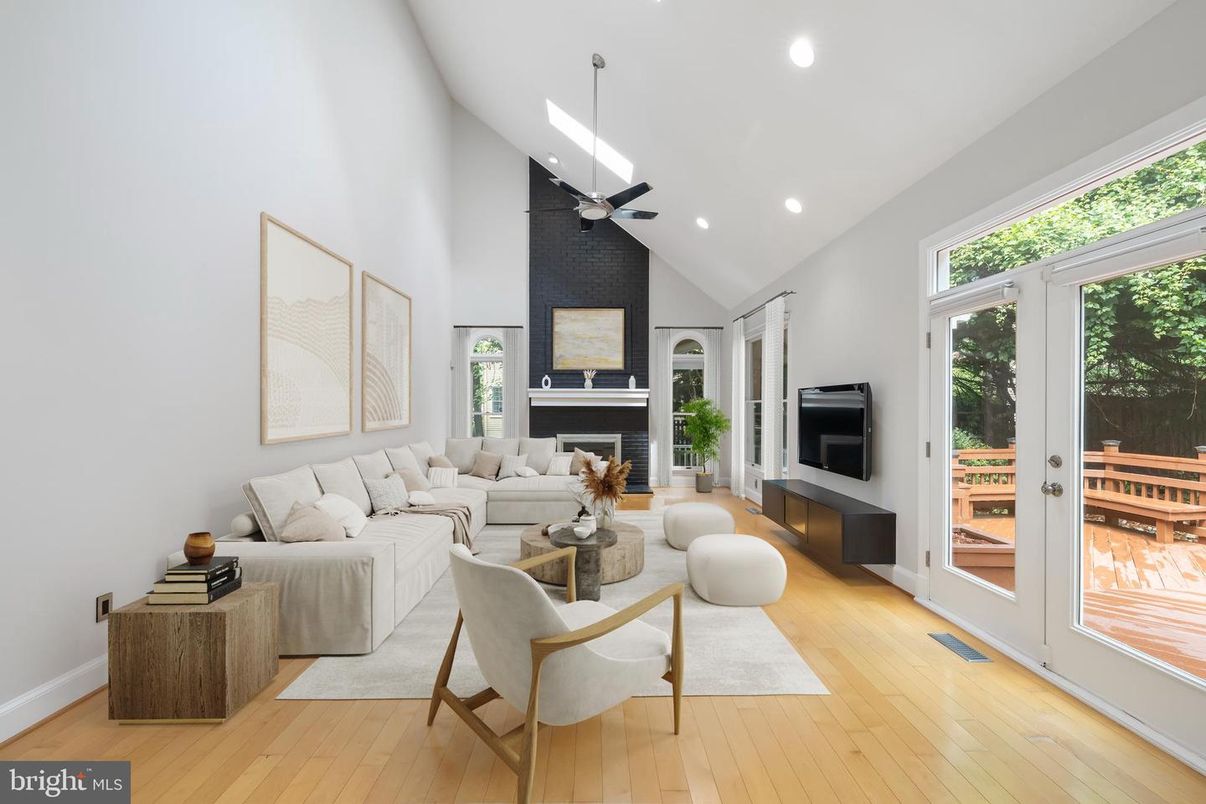 Fireplace, Interior, Living room, Pendant Lights, Recessed Lighting, Wood Texture Flooring
