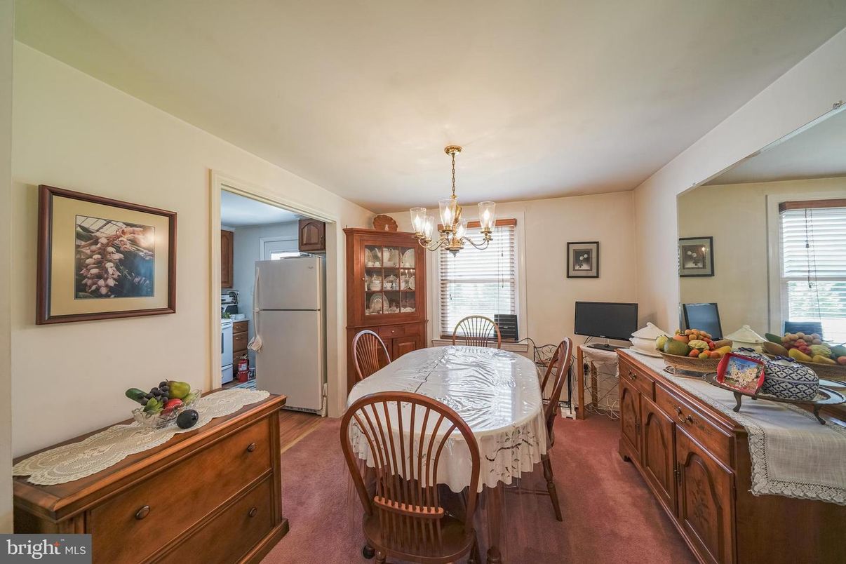 Chandelier, Dining room, Interior, Kitchen