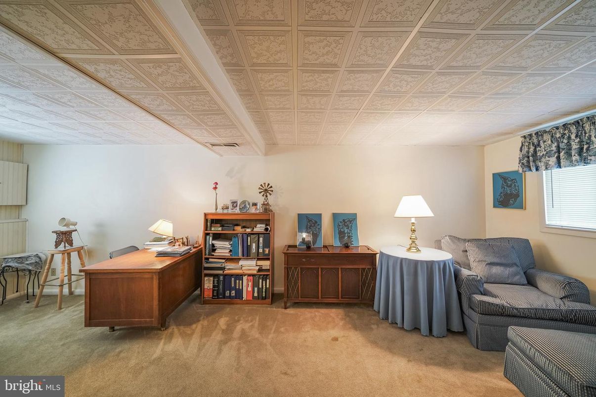 Home Office, Interior