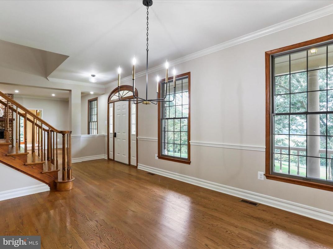 Interior, Pendant Lights, Recessed Lighting, Wood Texture Flooring