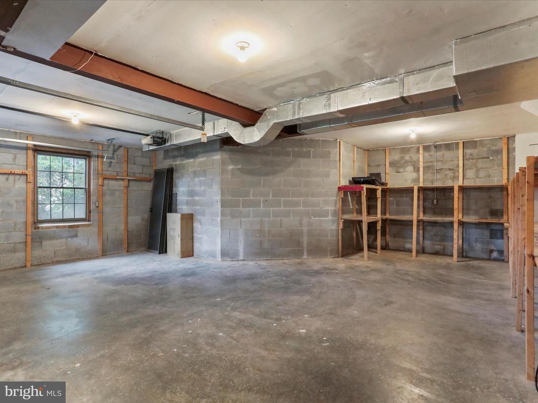 Garage, Interior, Stone Walls