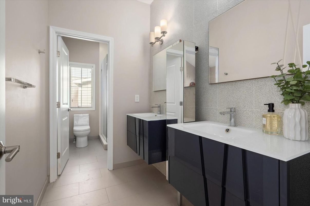 Bathroom, Dual Sink Vanities, Interior