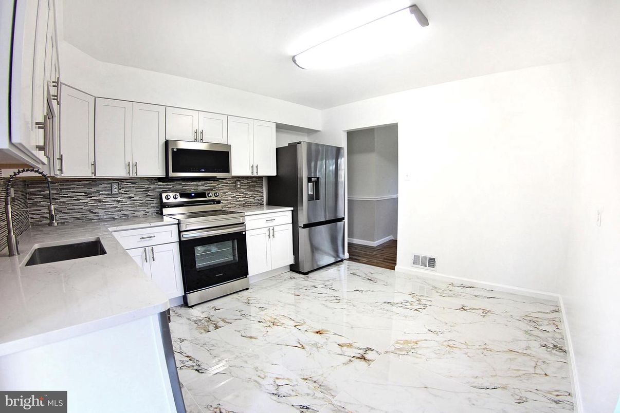 Interior, Kitchen, Marble, Stainless Steel Appliances