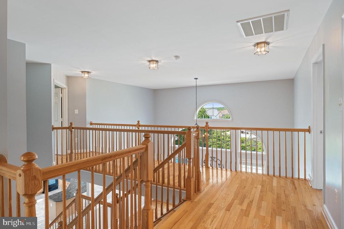Interior, Pendant Lights, Wood Texture Flooring