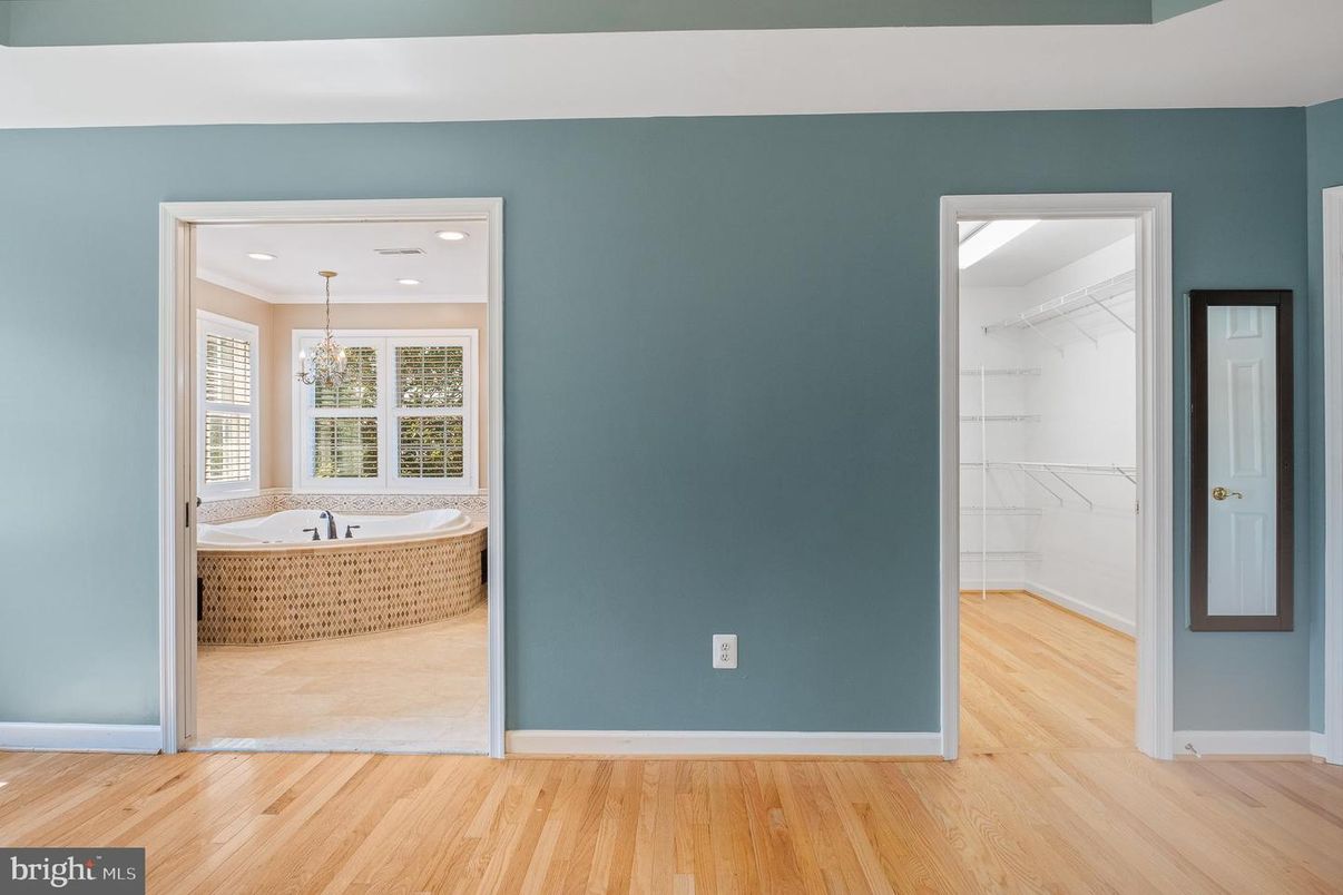 Bathroom, Interior, Recessed Lighting, Wood Texture Flooring