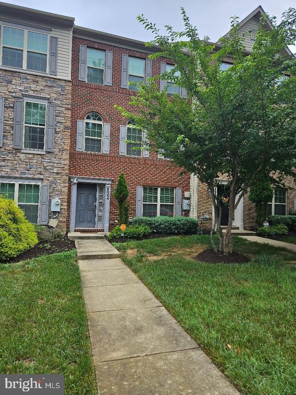 Exterior, Facade, Brick Facade, Rowhouse