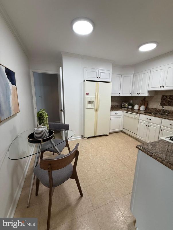 Dining room, Interior, Kitchen, Recessed Lighting