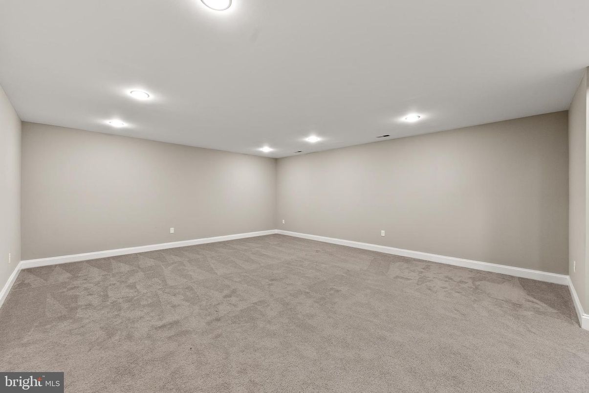 Empty room, Interior, Recessed Lighting