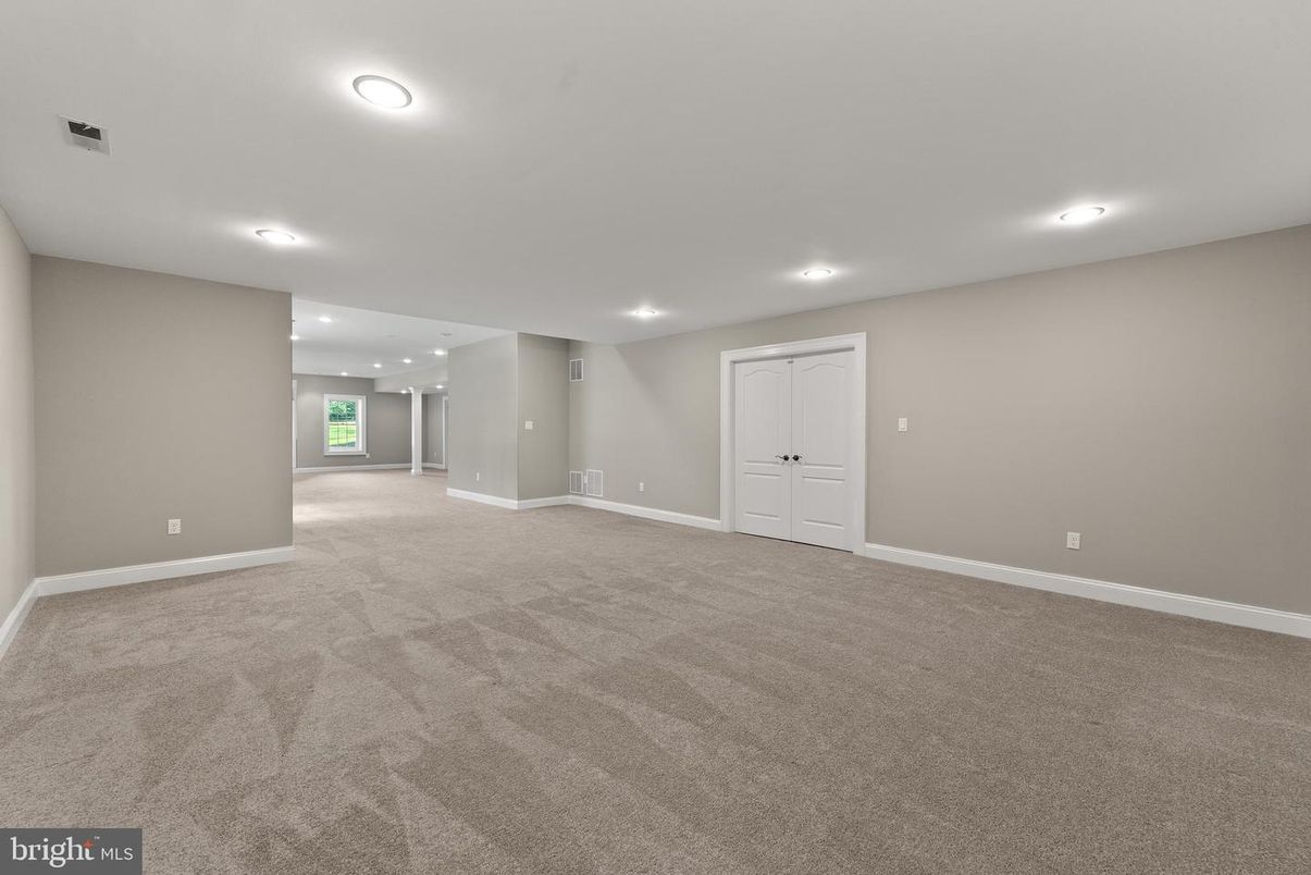 Empty room, Interior, Recessed Lighting