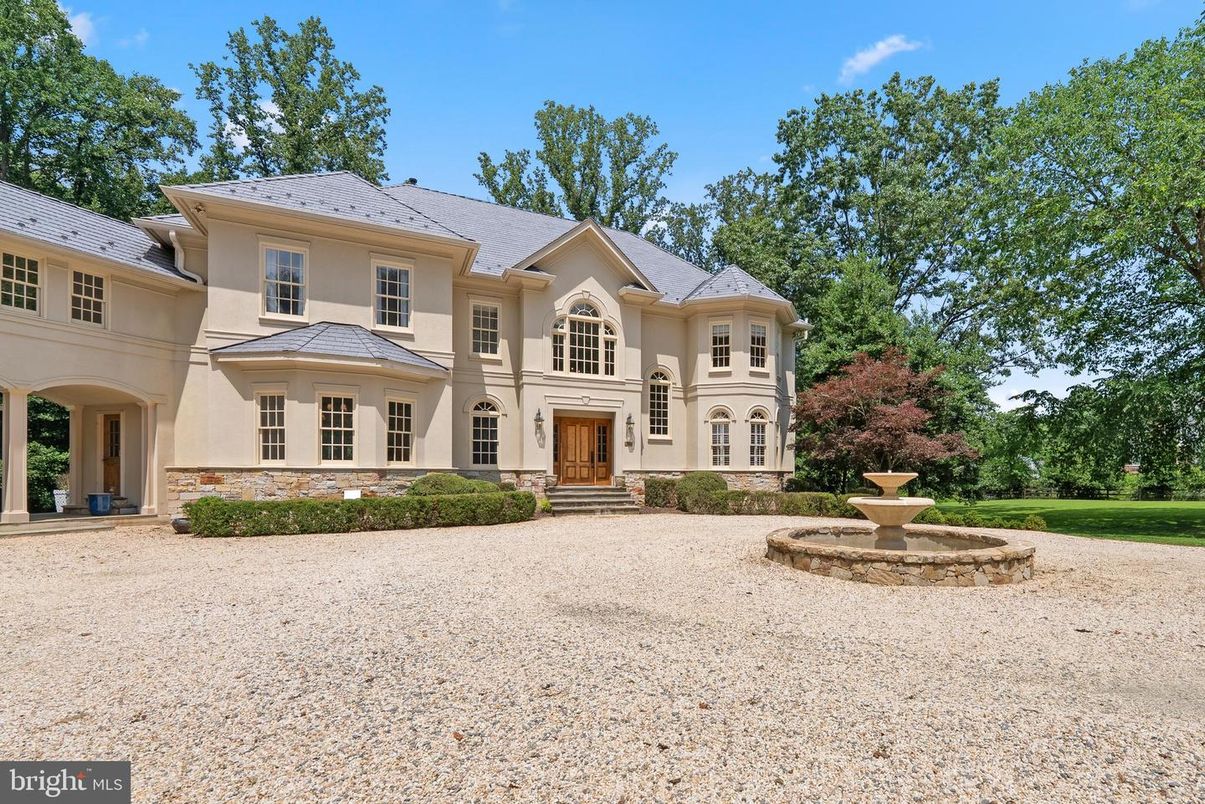 Backyard, Exterior, Facade, French Provincial