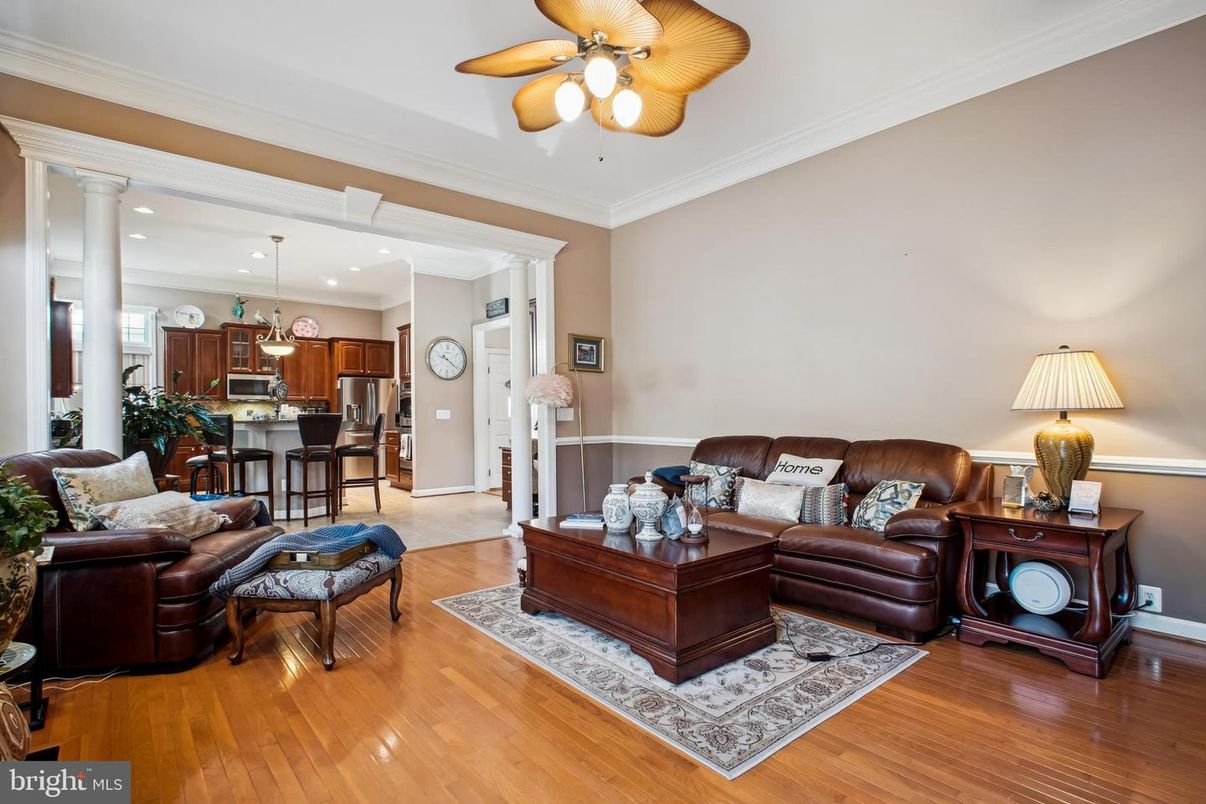 Interior, Kitchen, Living room, Pendant Lights, Recessed Lighting, Stainless Steel Appliances, Wood Texture Flooring