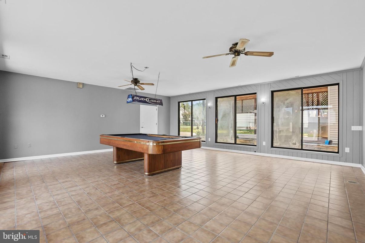 Billiard Table, Game Room, Interior