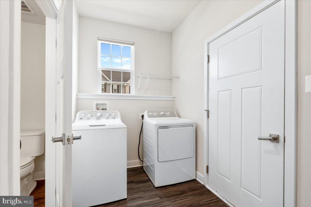 Interior, Utility Closets, Washer, Wood Texture Flooring