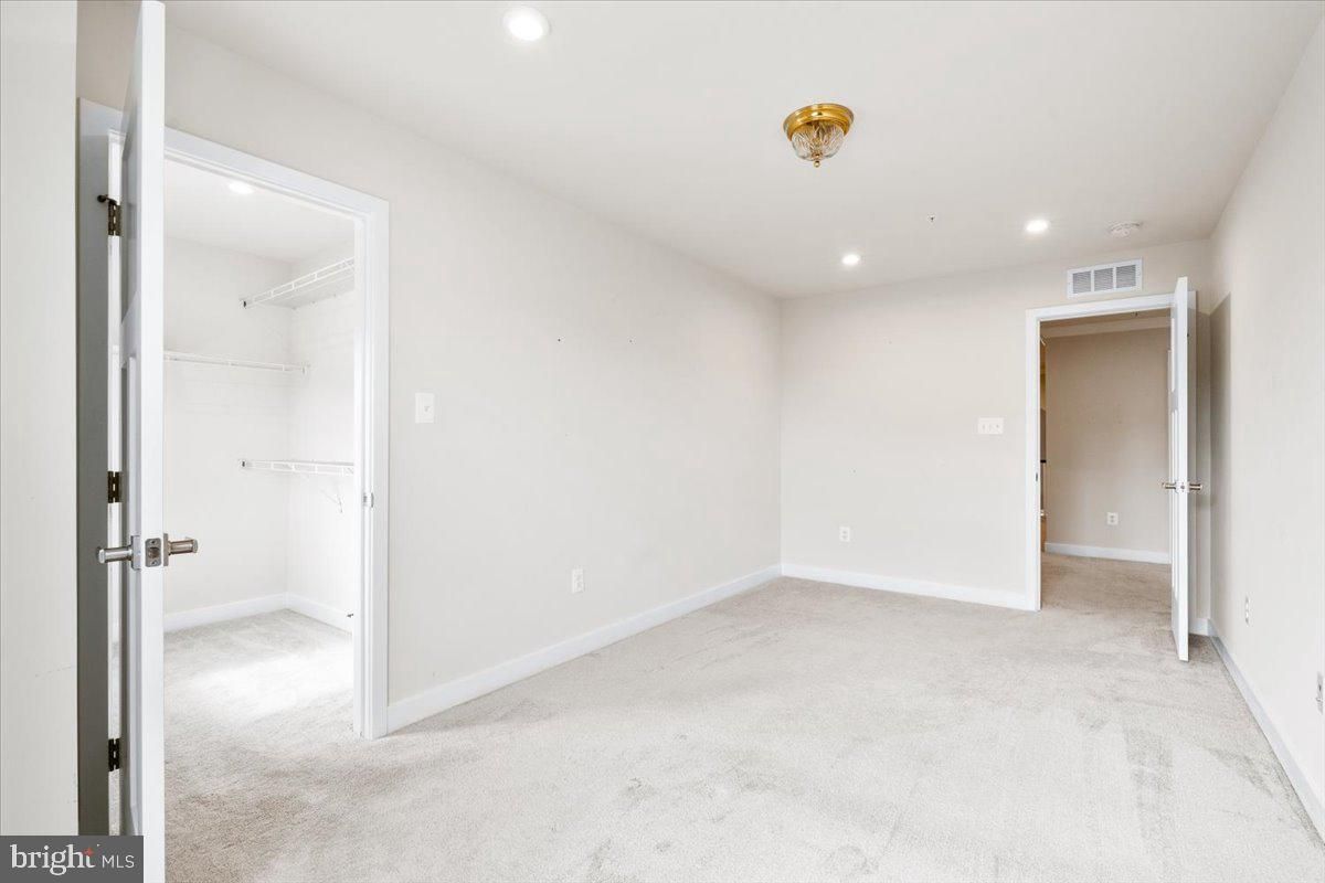 Empty room, Interior, Recessed Lighting