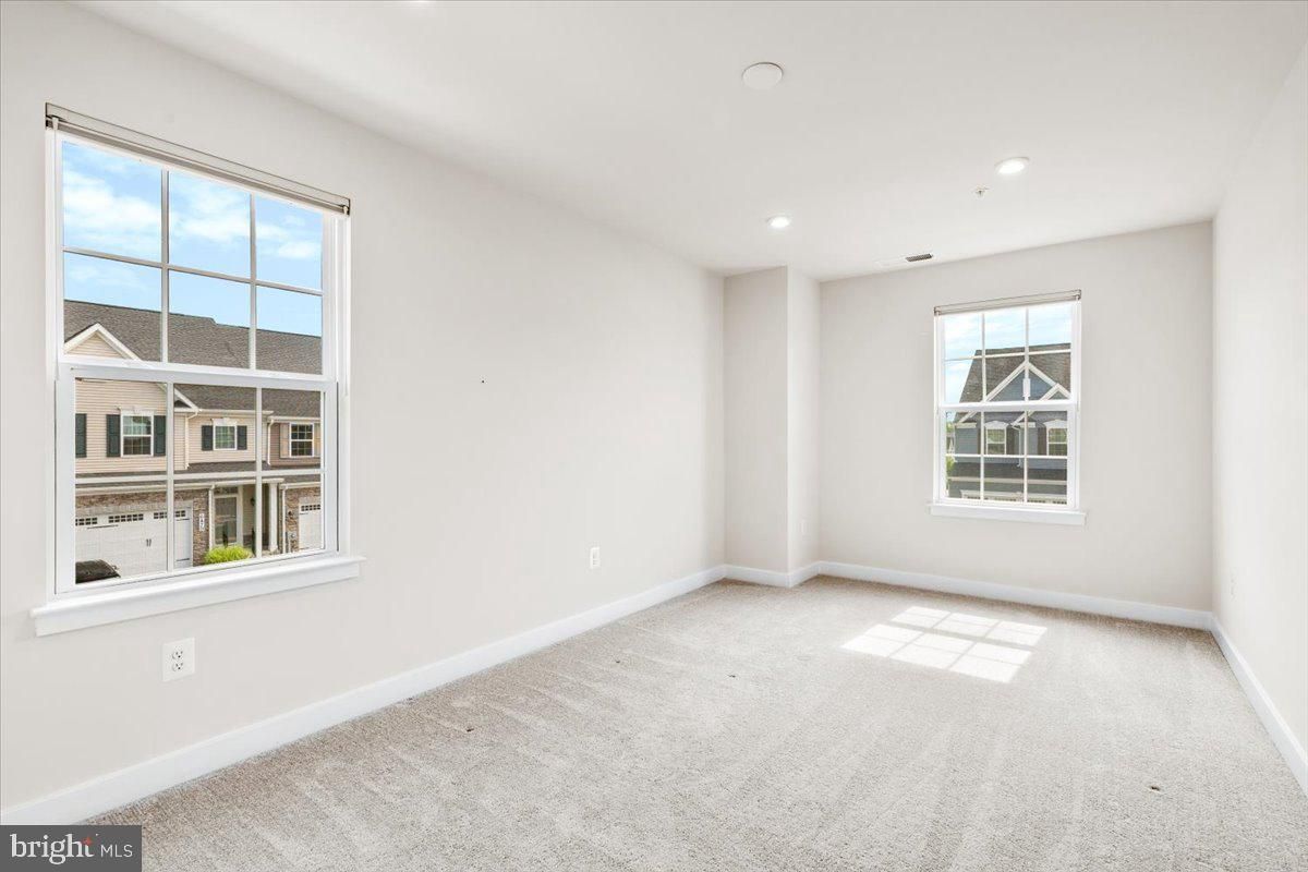 Empty room, Interior, Recessed Lighting