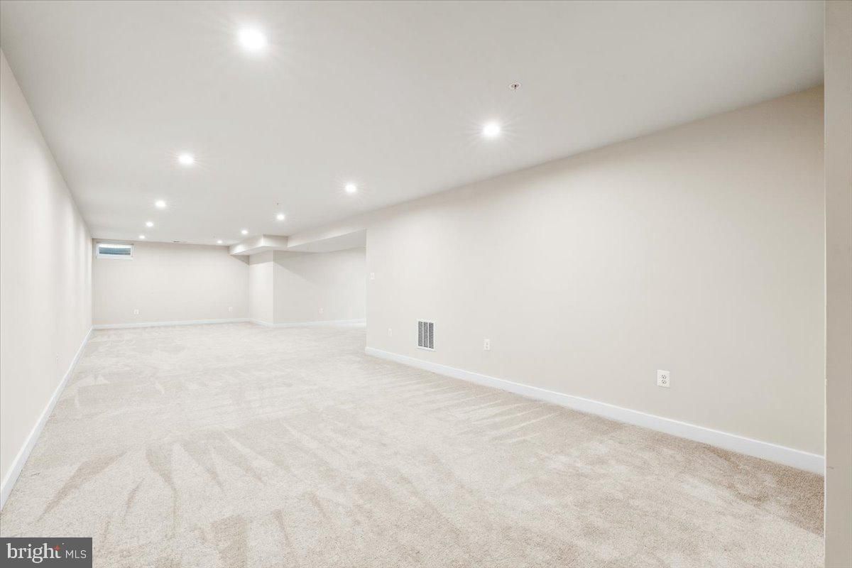 Empty room, Interior, Recessed Lighting