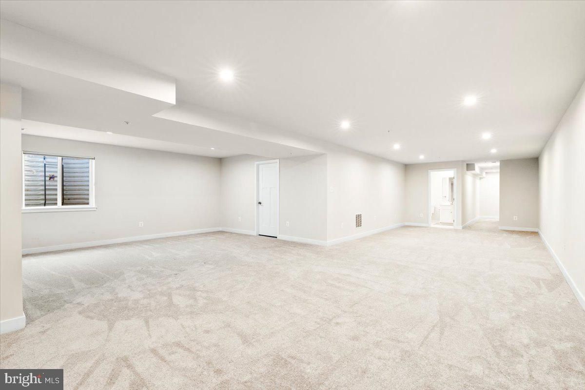 Empty room, Interior, Recessed Lighting