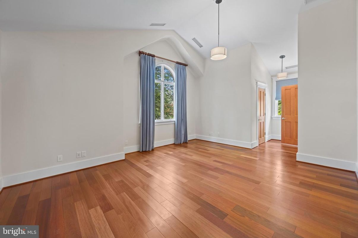 Empty room, Interior, Pendant Lights, Wood Texture Flooring