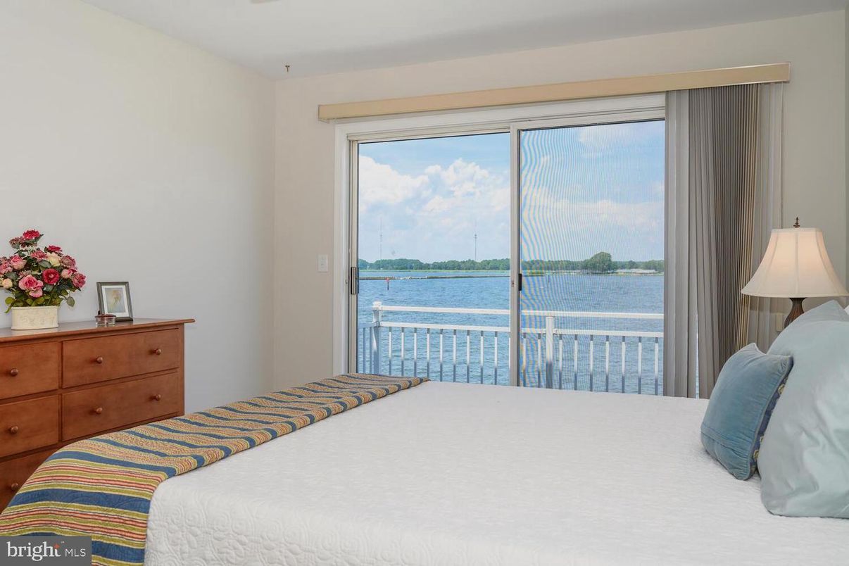Bedroom, Interior, Water