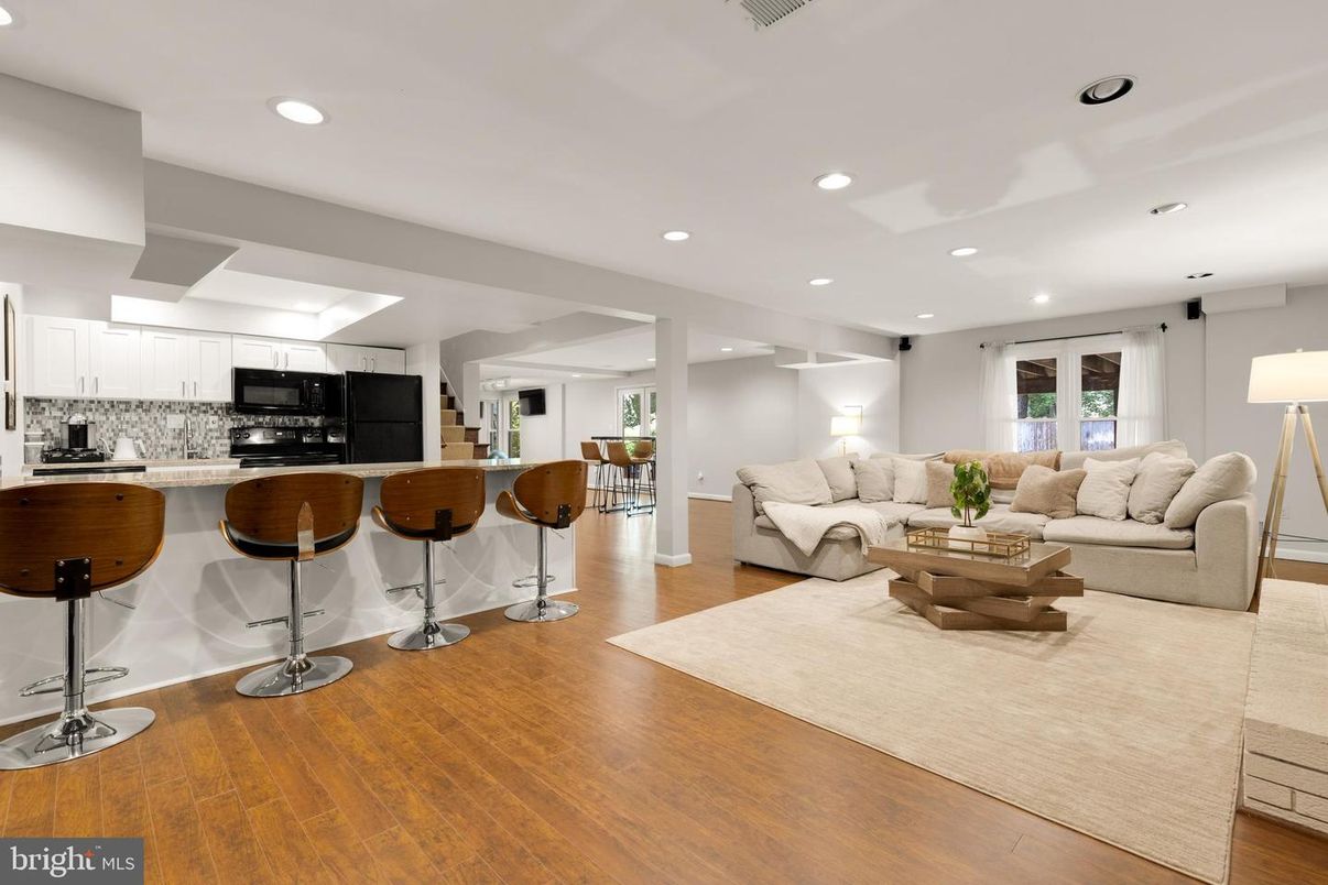 Interior, Kitchen, Living room, Recessed Lighting, Wood Texture Flooring