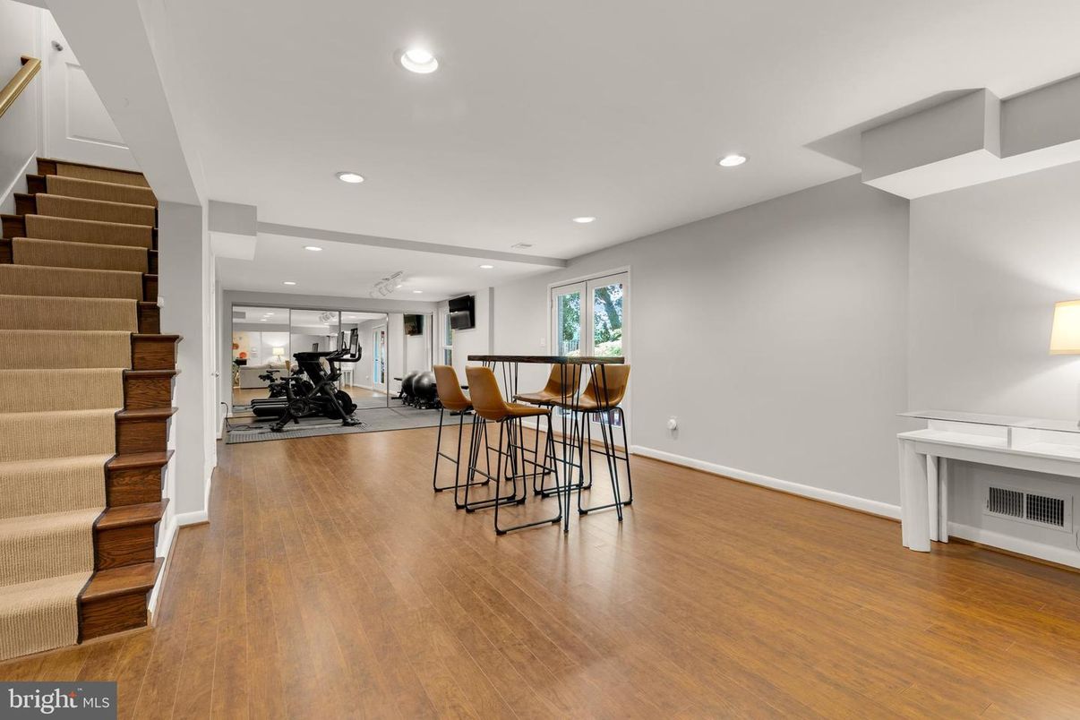 Fitness Equipment, Interior, Recessed Lighting, Wood Texture Flooring