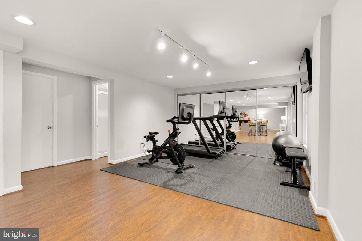 Fitness Equipment, Interior, Recessed Lighting, Wood Texture Flooring