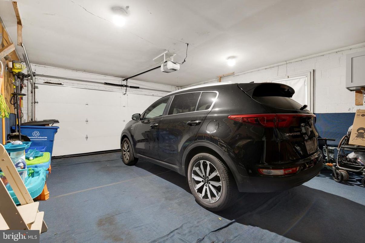 Garage, Interior