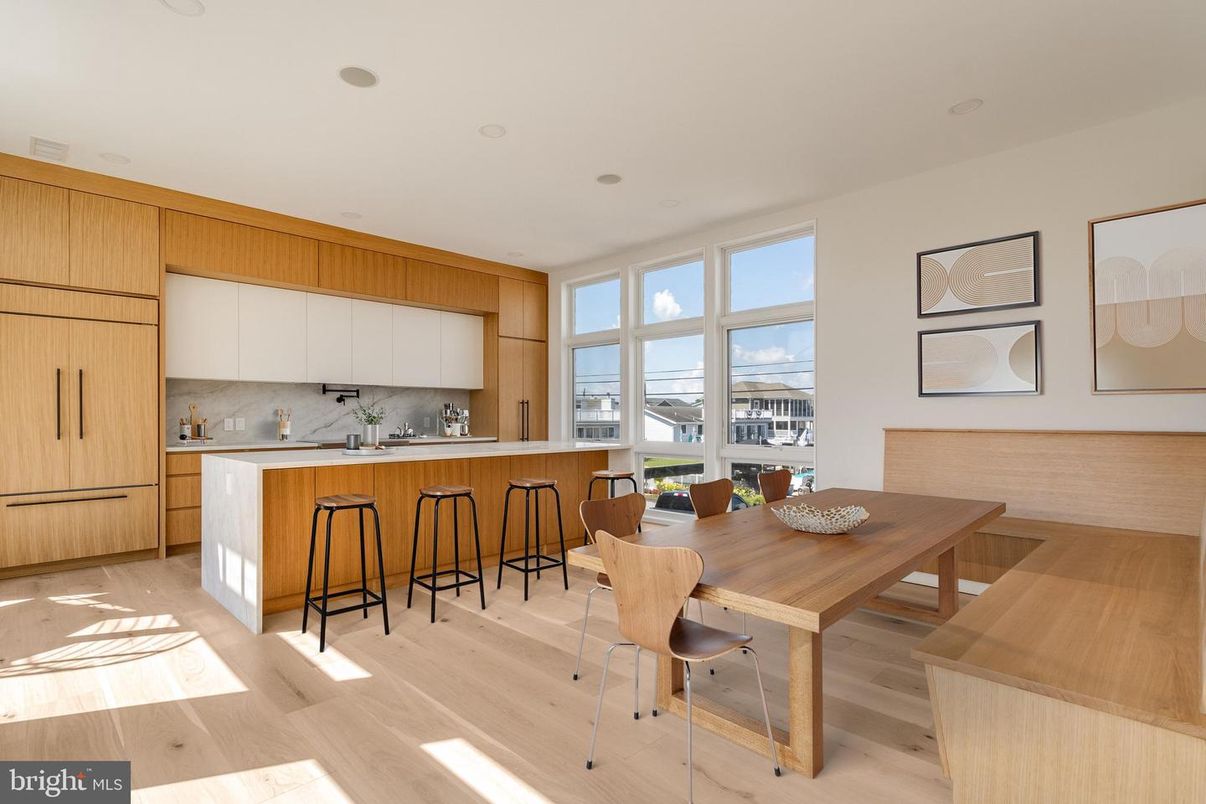Dining room, Interior, Kitchen, Recessed Lighting, Wood Texture Flooring