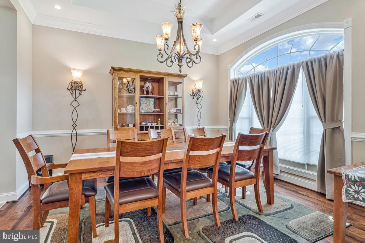 Chandelier, Dining room, Interior, Recessed Lighting, Wood Texture Flooring