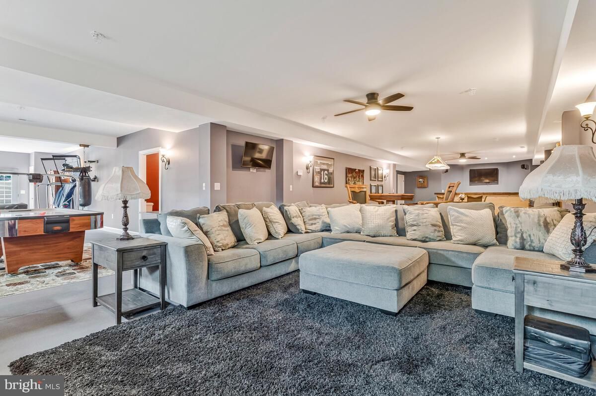 Interior, Living room, Pendant Lights, Recessed Lighting