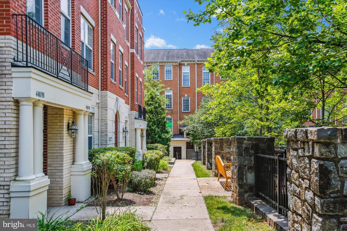 Exterior, Facade, Brick Facade, Rowhouse