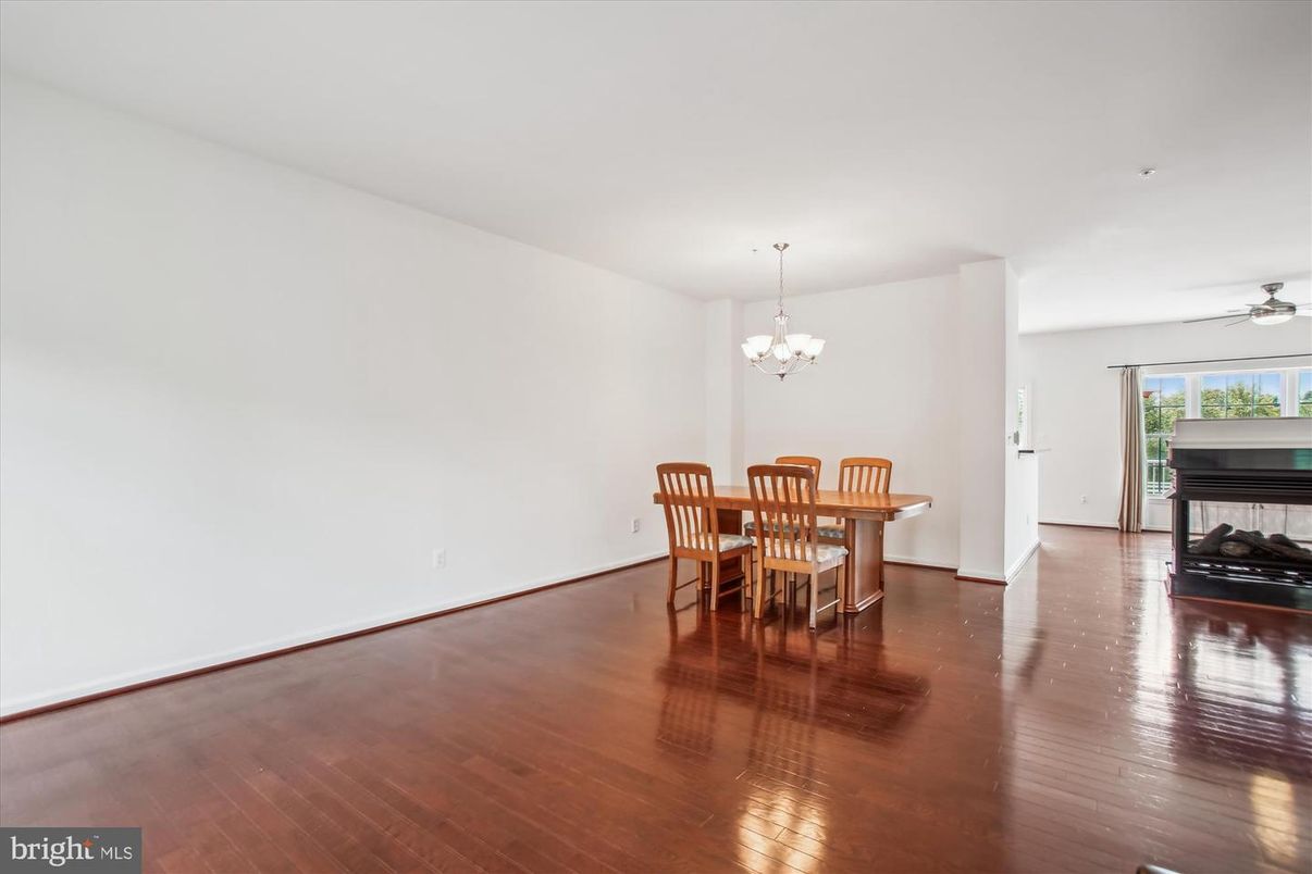 Chandelier, Dining room, Interior, Piano, Wood Texture Flooring