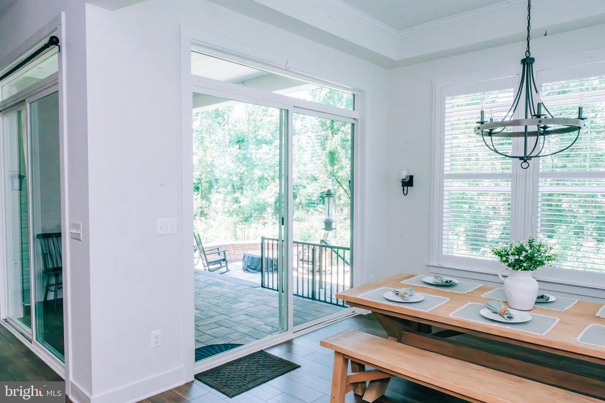 Chandelier, Dining room, Interior, Pendant Lights