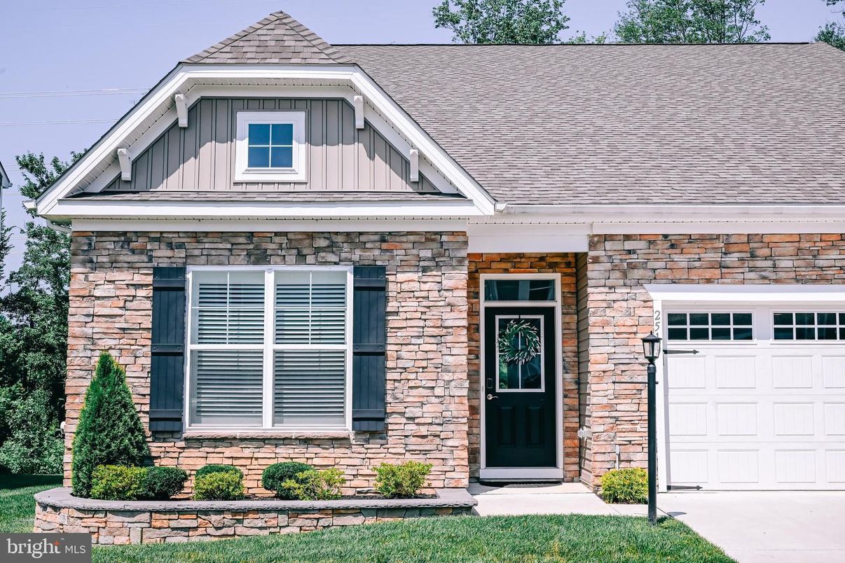 Attached, Exterior, Facade, Brick Facade, Ranch