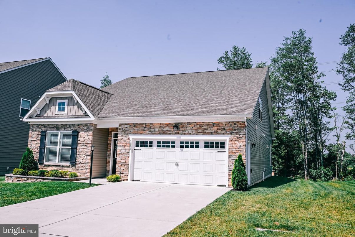 Attached, Exterior, Facade, Brick Facade, Cape Cod