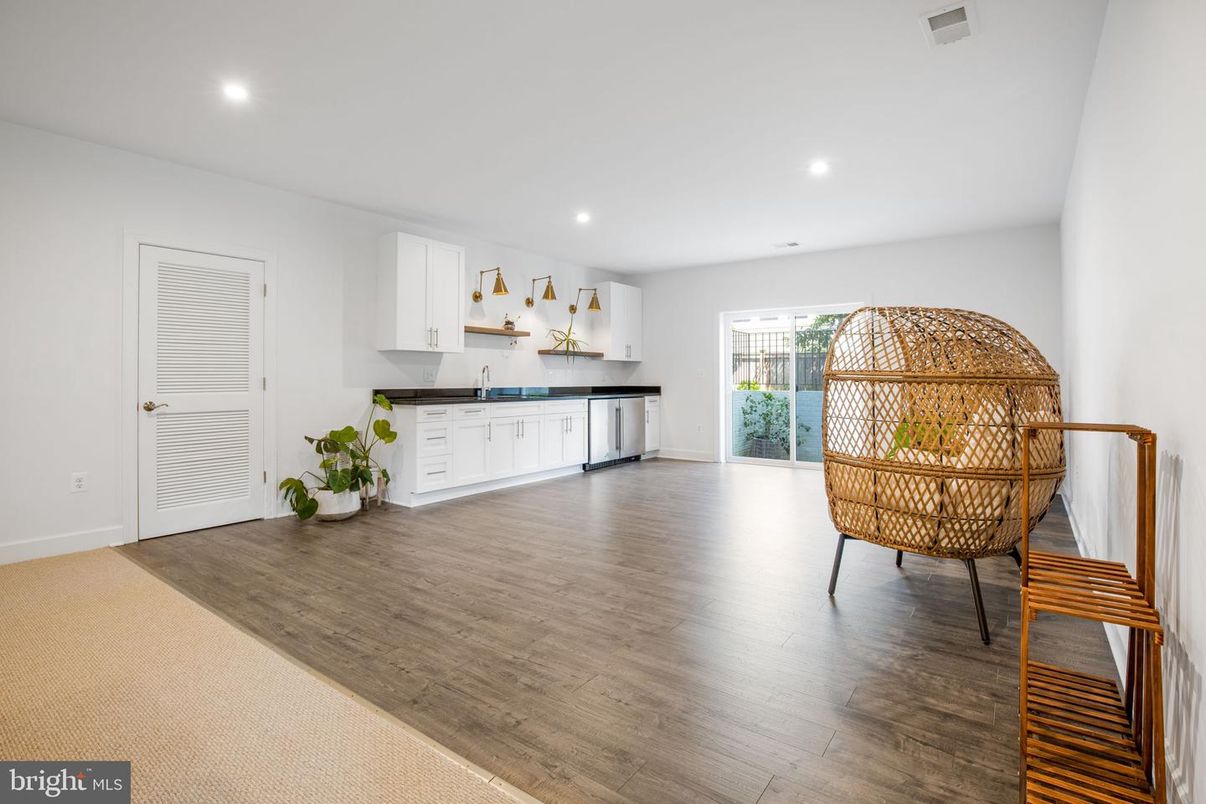 Interior, Recessed Lighting, Wood Texture Flooring