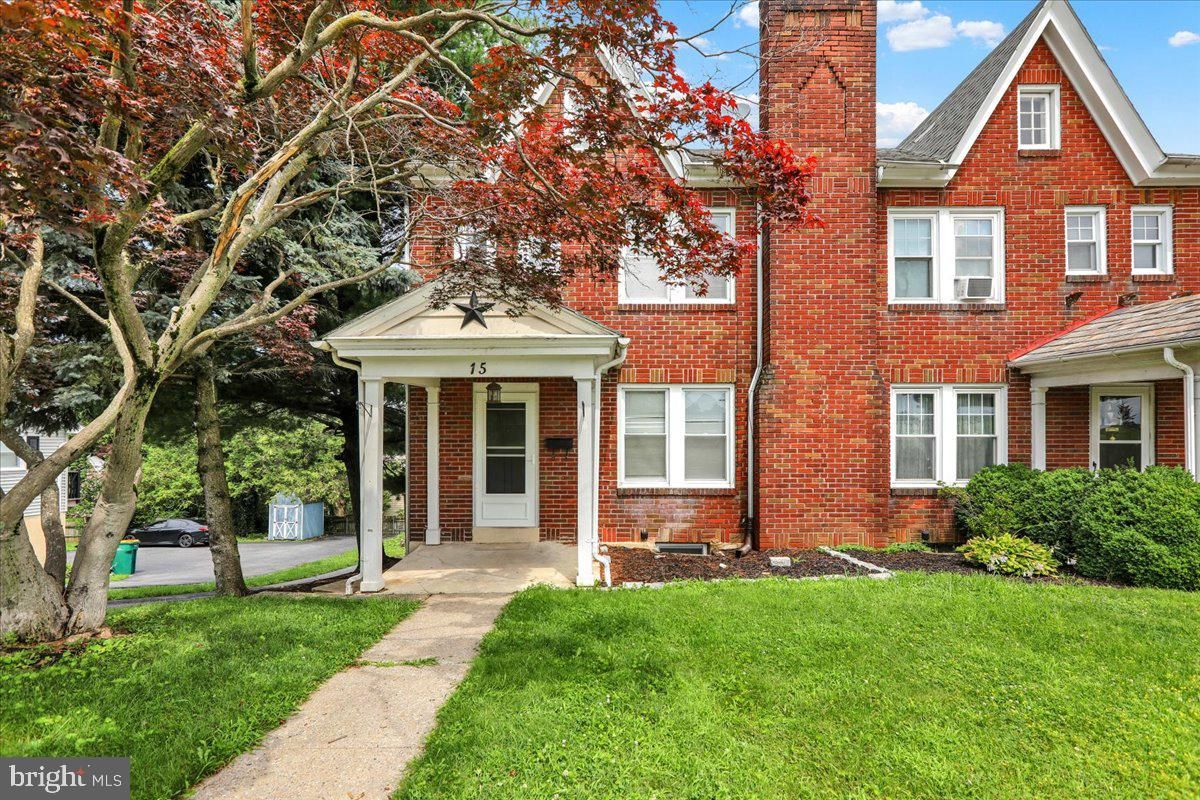 Exterior, Facade, Brick Facade, Georgian