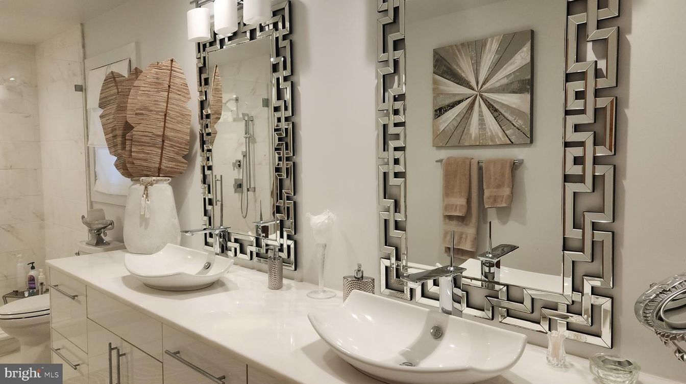 Bathroom, Dual Sink Vanities, Interior