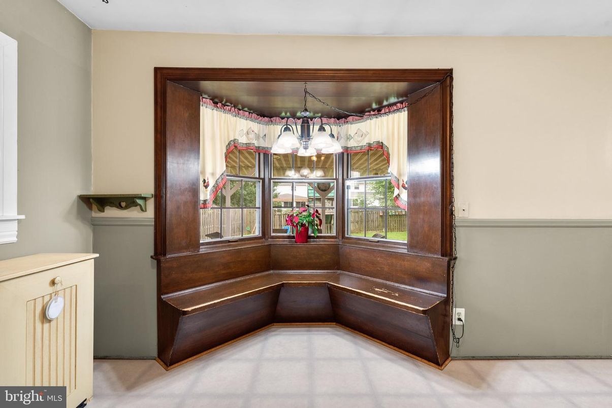 Chandelier, Interior