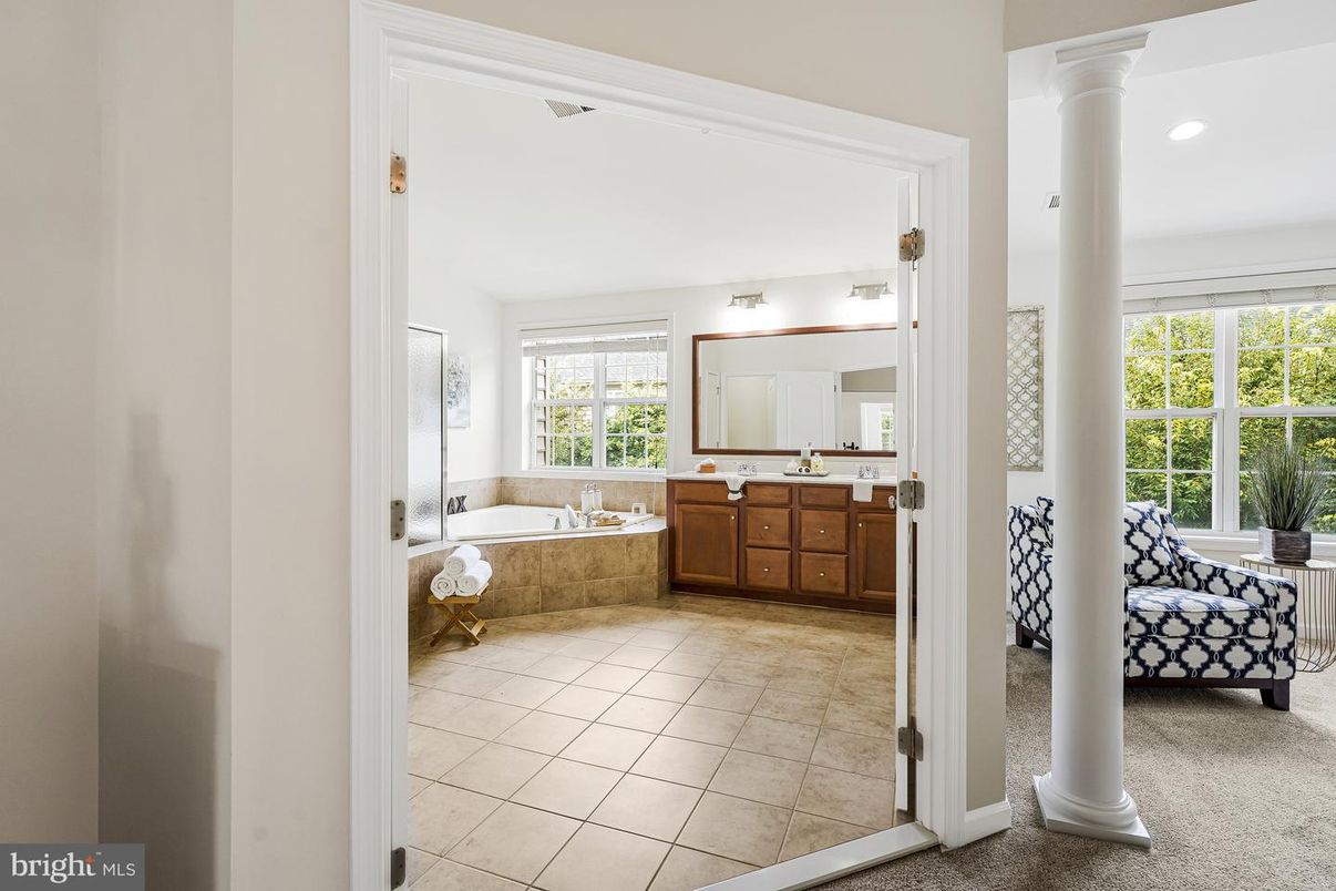 Bathroom, Interior, Recessed Lighting