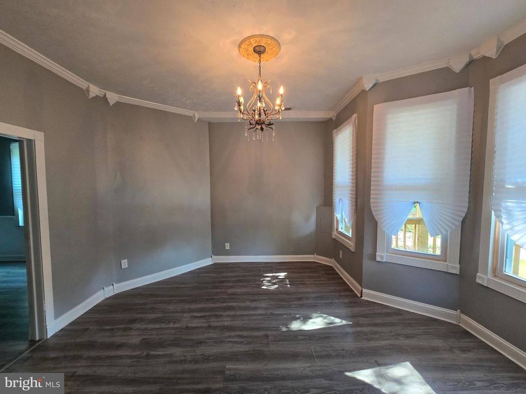 Chandelier, Empty room, Interior, Wood Texture Flooring