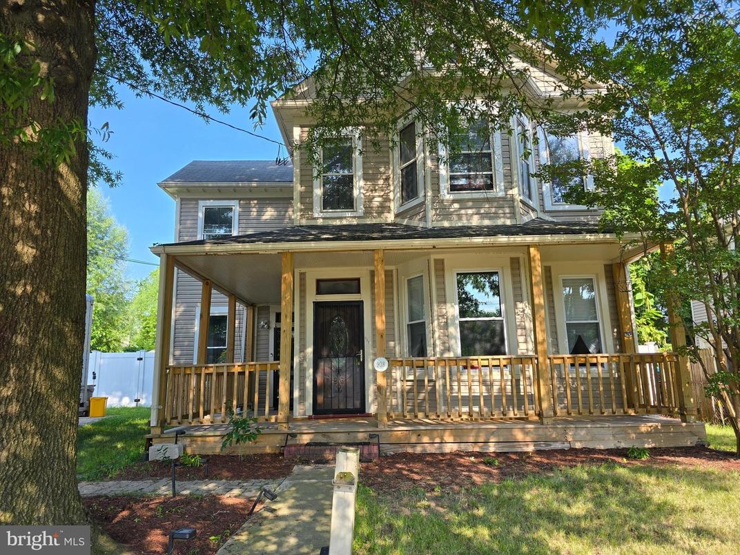Exterior, Facade, American Foursquare