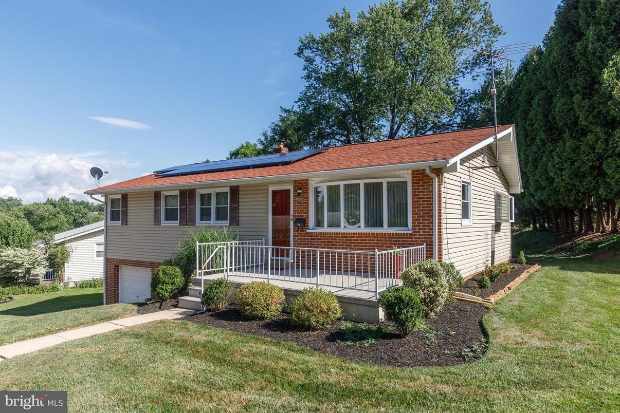 Attached, Exterior, Facade, Brick Facade, Solar Panels, Raised Ranch