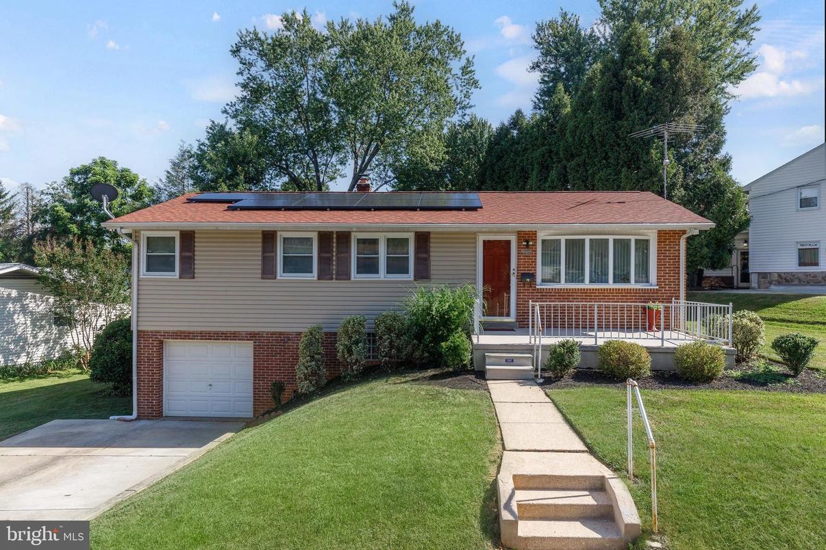 Attached, Exterior, Facade, Brick Facade, Solar Panels, Raised Ranch