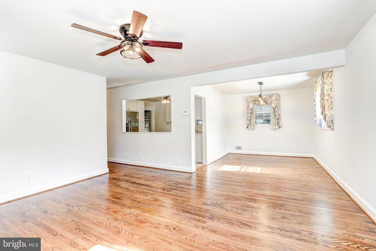 Chandelier, Empty room, Interior, Wood Texture Flooring