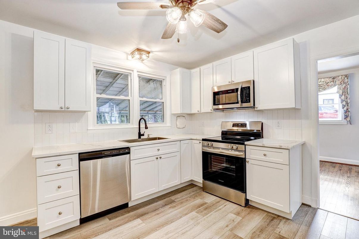 Interior, Kitchen, Stainless Steel Appliances, Wood Texture Flooring